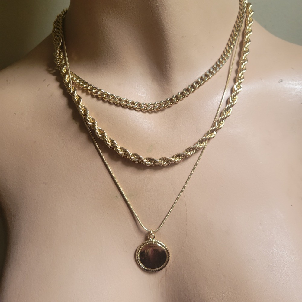 Vintage Triple Layer Gold Tone Chain Necklace Coin Pendant‎ Mob Wife 90s